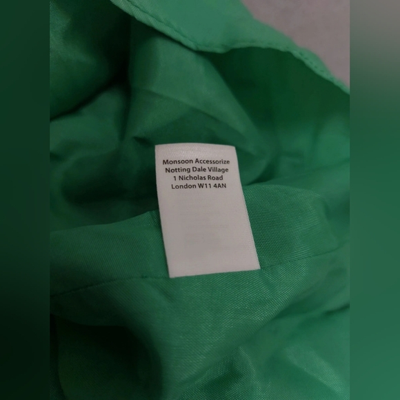 Elegant Green Sleeveless Dress - Picture 8 of 8